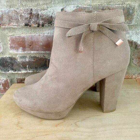 Lauren Conrad Women's Ankle Boots, Taupe, Suede Look, Size 10M. NEW! - Picture 1 of 10